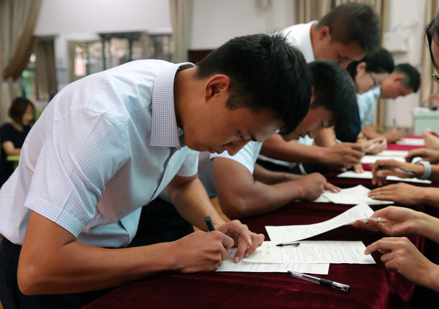 20180918113654_师徒签订协议书5.jpg