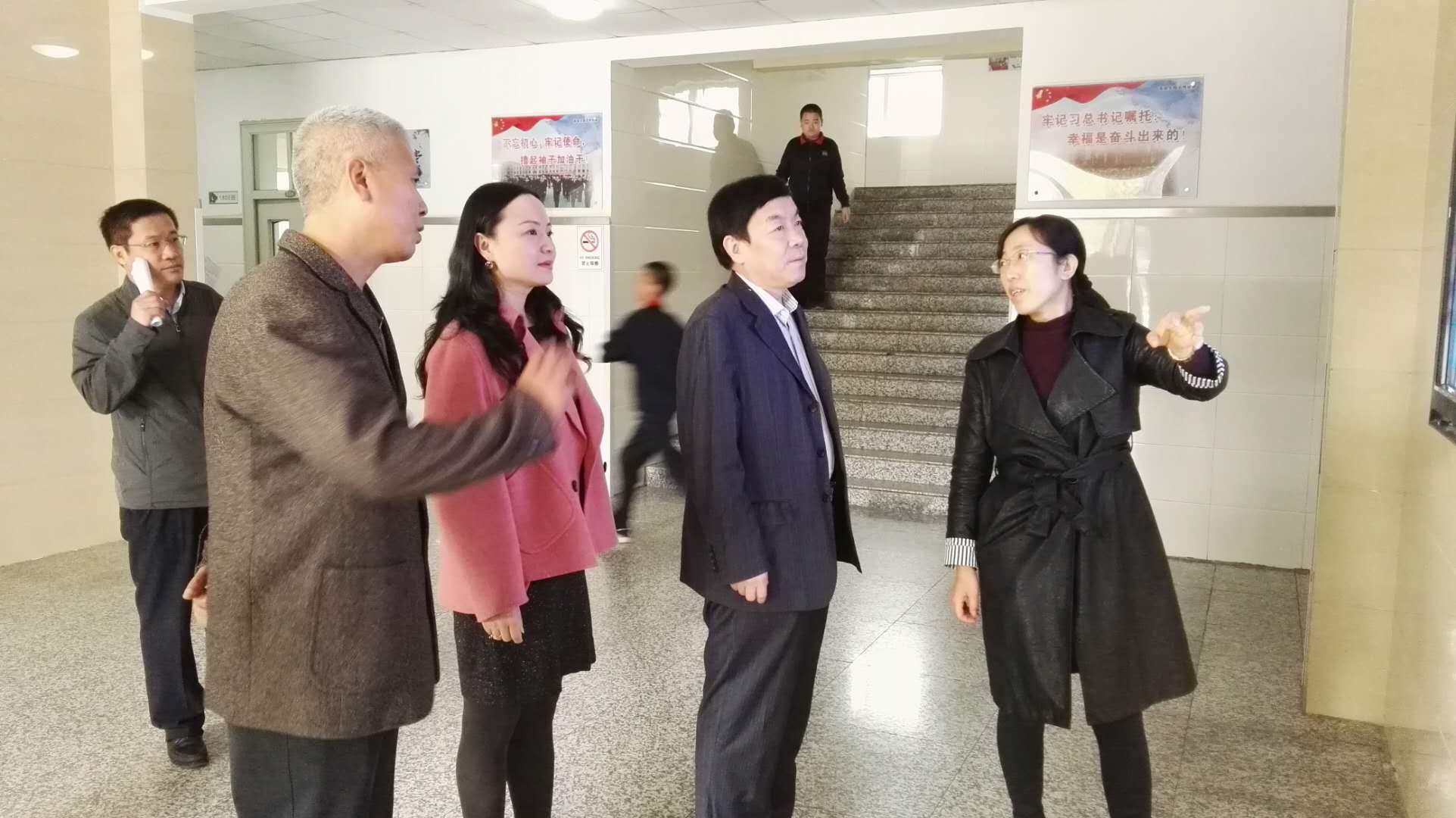 20181019183716_6参观校园.jpg 6参观校园.jpg