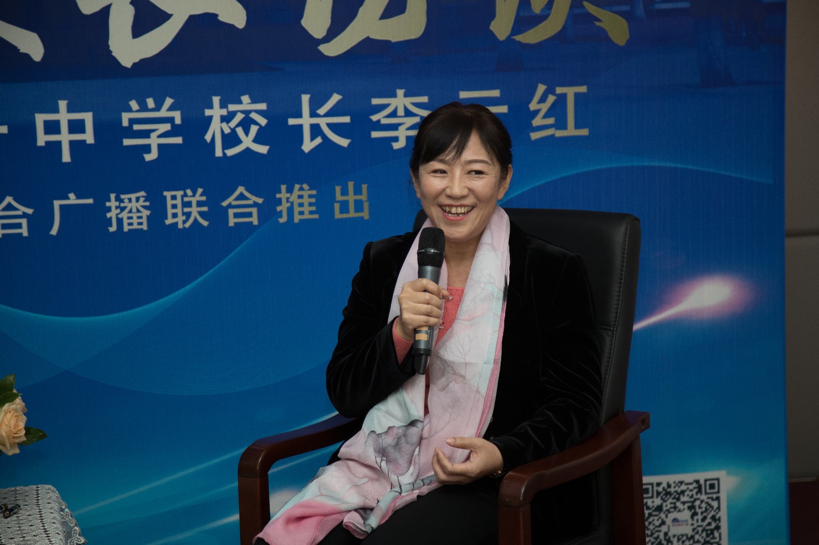 20181114095201_4李云红校长解读学校办学理念并和现场家长学生教师互动.jpg 20181114095201_4李云红校长解读学校办学理念并和现场家长学生教师互动.jpg