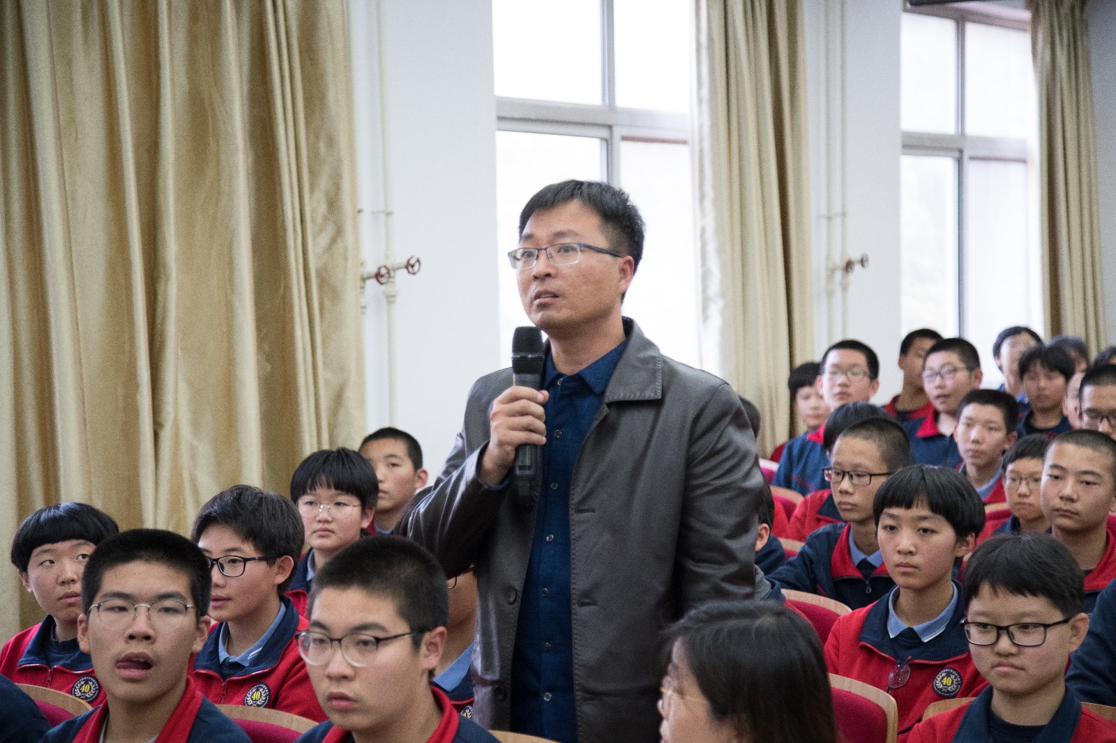 20181114095319_6家长代表提问.jpg 20181114095319_6家长代表提问.jpg