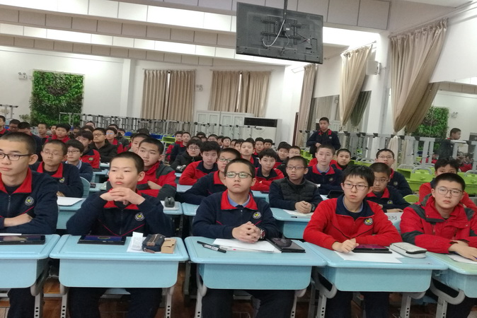 20190108165258_同学们认真听取比赛规则.jpg