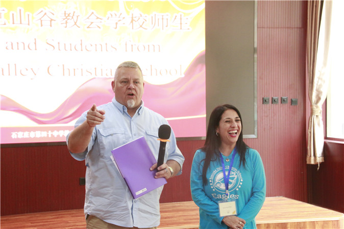 20190429171330_3美方教师Mr.Hill在欢迎仪式上发言.jpg