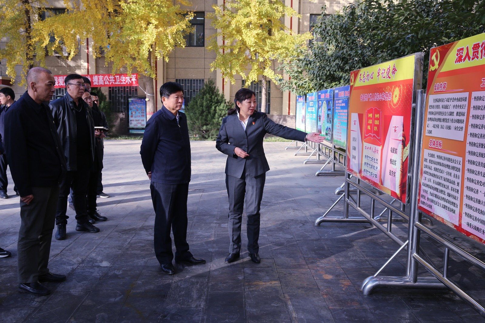 20191120162514_2邢国辉书记听取李云红校长的工作汇报.jpg 20191120162514_2邢国辉书记听取李云红校长的工作汇报.jpg