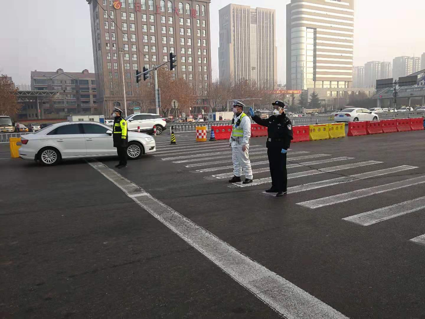 20200220113023_S1906边赵乐父亲在高速执勤.jpg 20200220113023_S1906边赵乐父亲在高速执勤.jpg