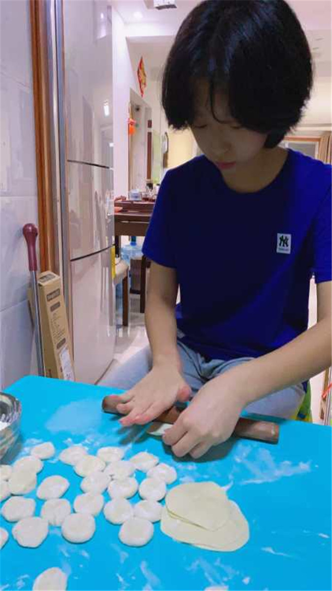 20200506122210_Q1801刘懿熳做饭.jpg