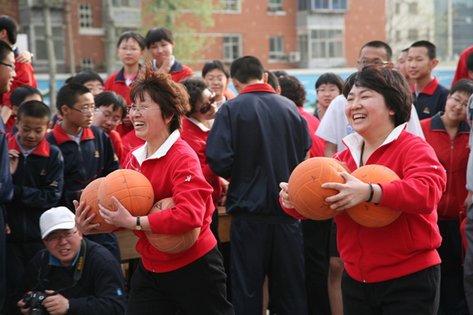 董莹参加教工运动会.jpg