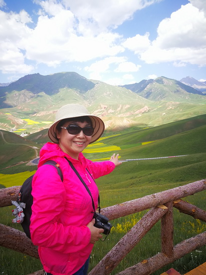董莹在卓尔山.jpg