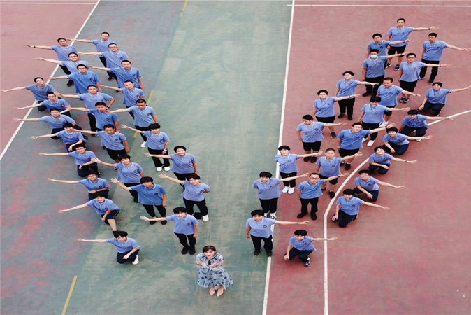 20200801201319_4班合影.jpg