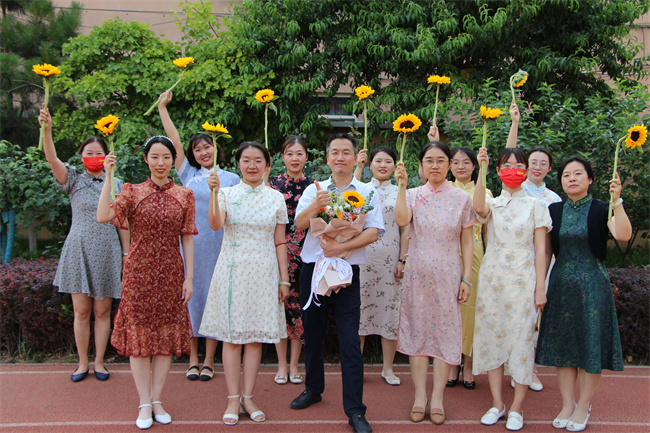 20220621121021_送考教师20.JPG 送考教师20.JPG