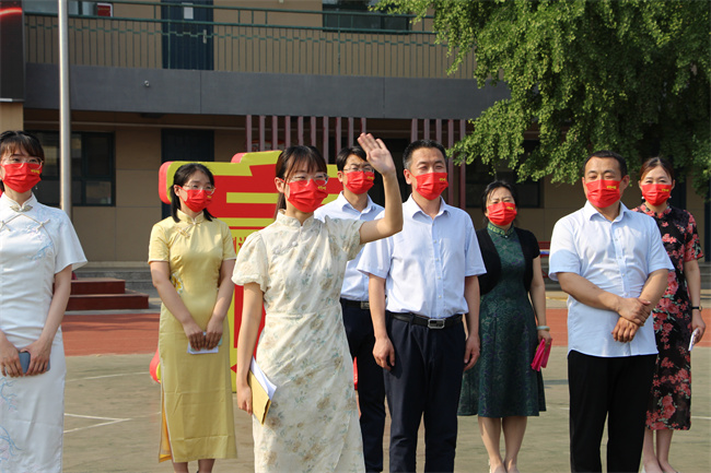 20220621121216_送考教师3.JPG