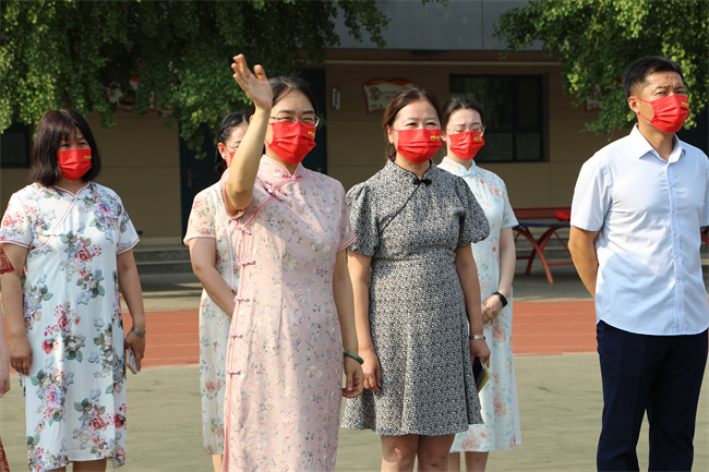 20220621121216_送考教师7.JPG