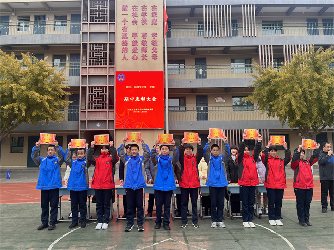 20231201181640_奋进奖2201.JPG