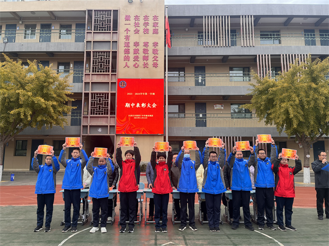 20231201181640_奋进奖2203.JPG