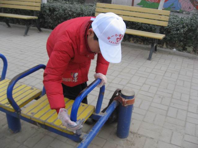 0902 负责人:段雪迎 擦拭健身器材
