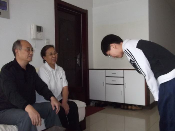 0906韩新蕊感谢爷爷奶奶的悉心照料。负责人:赵宇池