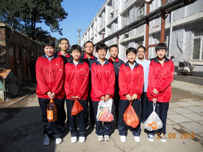 0812 0810 慰问孤寡老人出发前 负责人:孙硕 王梓璎