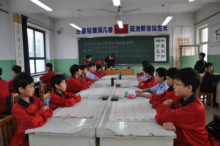 “国艺轩”的同学们认真的做准备