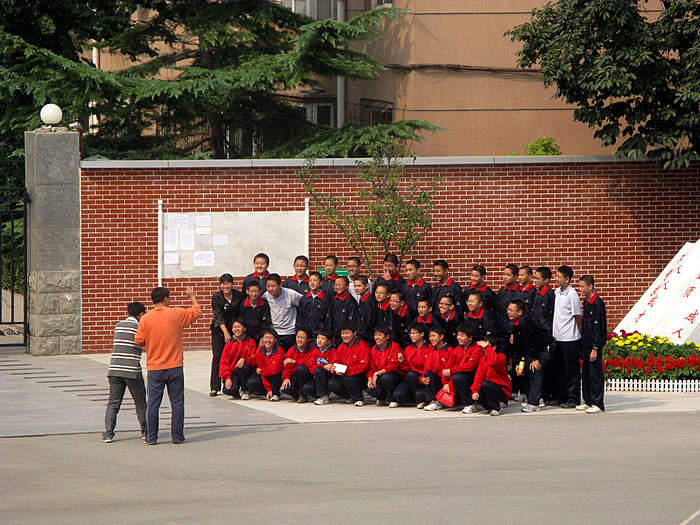 来,摆个POSE