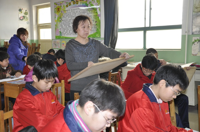 曹庚老师和我们一起画静物素描