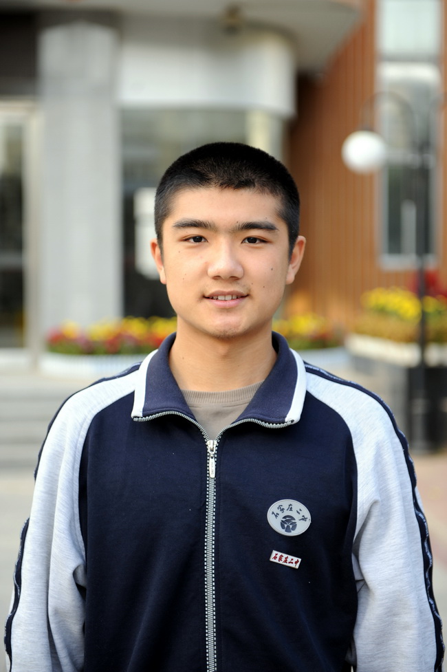 3-侯廷政-保送清华大学-我要把人生变成科学的梦,然后再把梦变成现实,二中给了我圆梦的机会