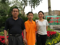 范仲禹与手机失主合影